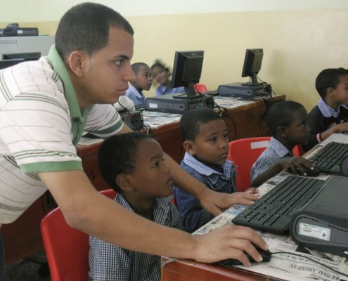 Informática para niños y jóvenes en República Dominicana